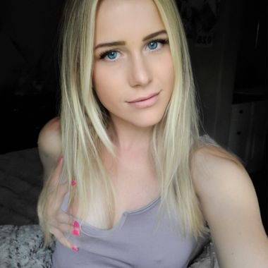 Blonde_sexkitten