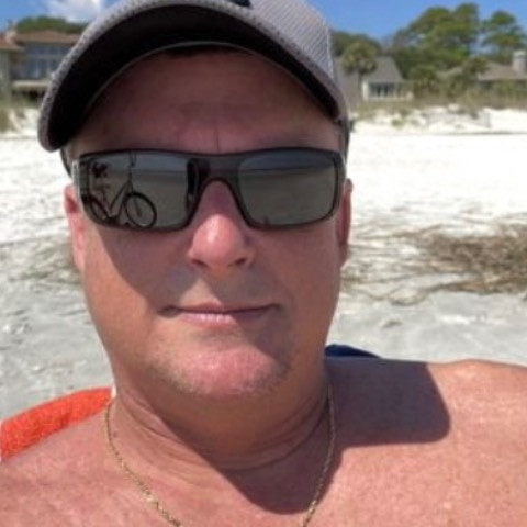 Chaslooking4