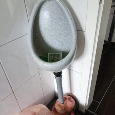 Human-Urinal