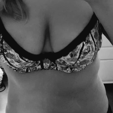 Dick_sucking_milf