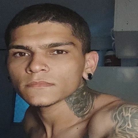 Hot_Lukas30