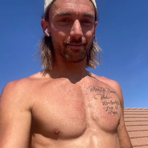 InstantHolder55