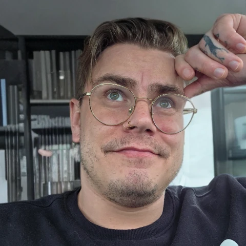BlondeGuy08