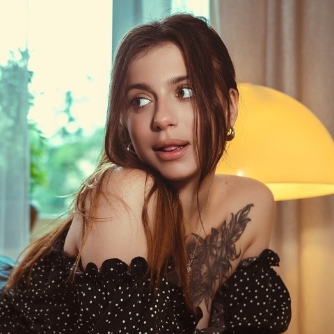 AnnyNextDoor