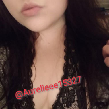 Aurelieee15327