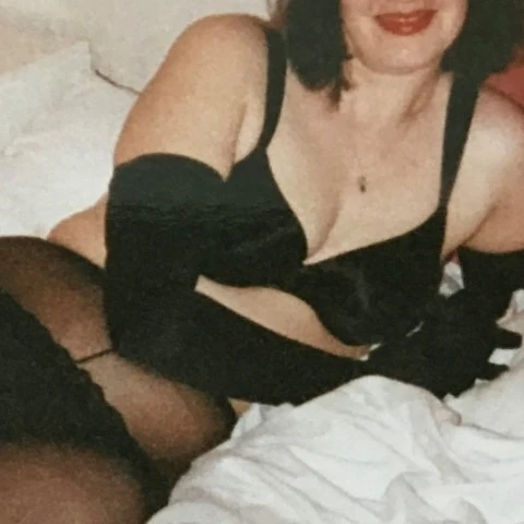 lisablacknylons