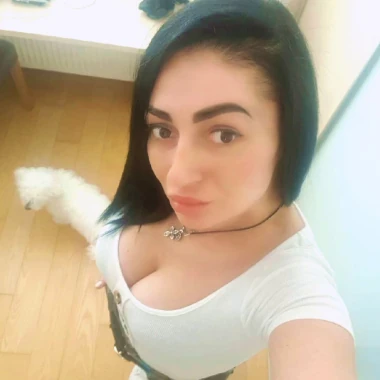 Sara_uh786gy