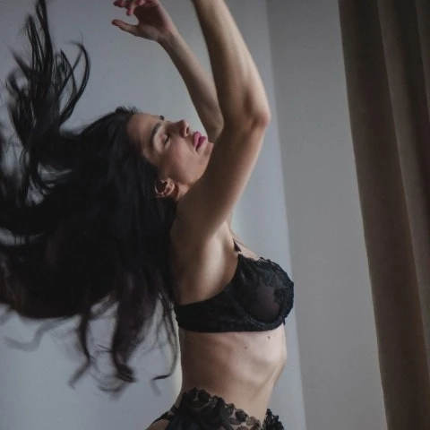 silicone_brunette