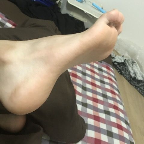 Asian_feet_boy
