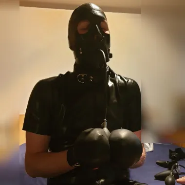 Latexguy01