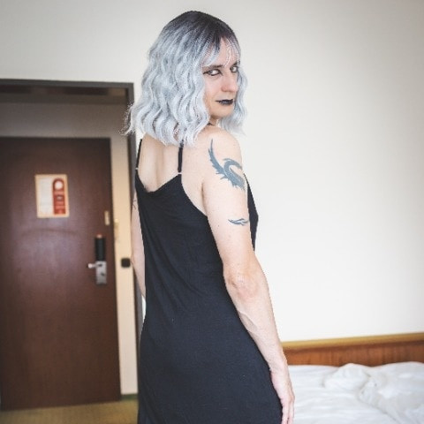 lara_dark
