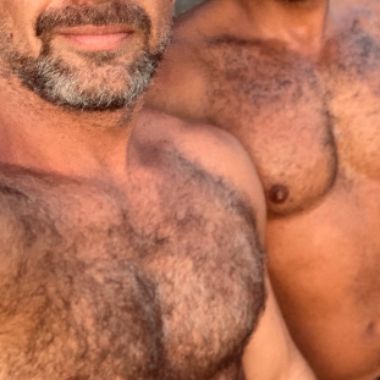 2Hairychests