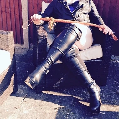 MzLeatherClad