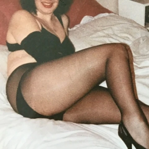lisablacknylons