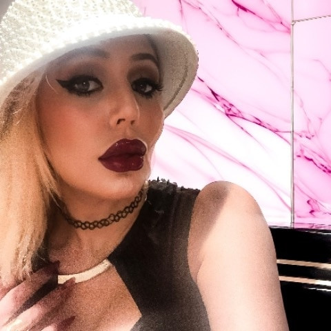 zoehollandmendo