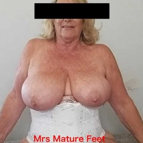 LovelyMatureFeet
