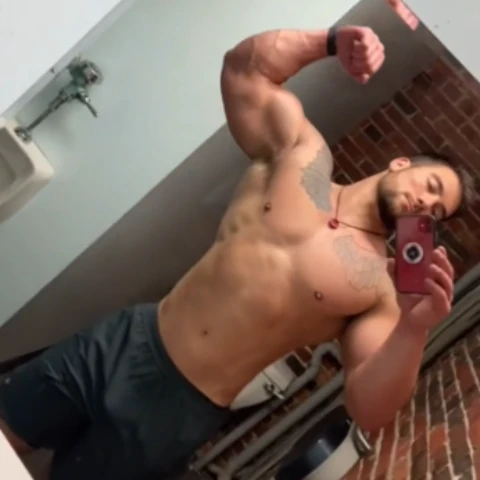 MuscleMikeXXXL