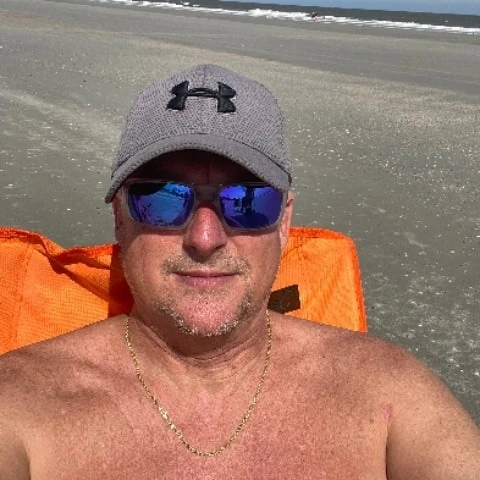 Chaslooking4