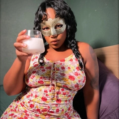 Ebonybooty49